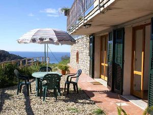 Terrasse mit Blick aufs Meer