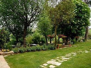 Schattige Sitzgruppe im Garten